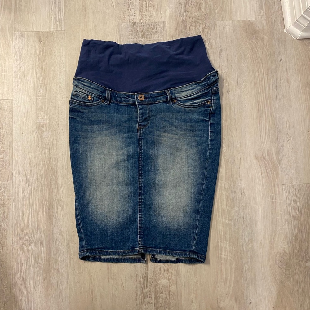 Maternity denim jean skirt. Knee length